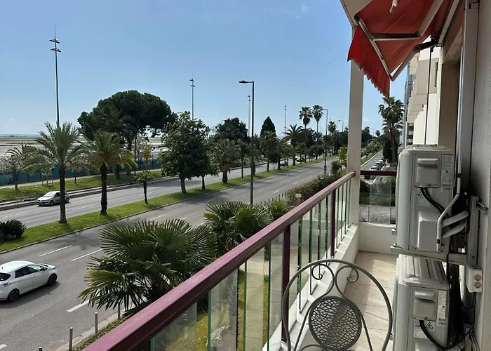 2 Bedroom Ocean View 公寓 尼斯