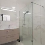 2 Bedroom Ocean View Διαμέρισμα