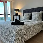 2 Bedroom Ocean View Διαμέρισμα *