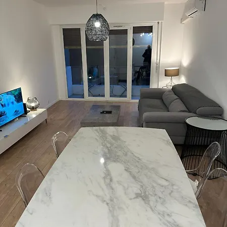 2 Bedroom Ocean View * ניס